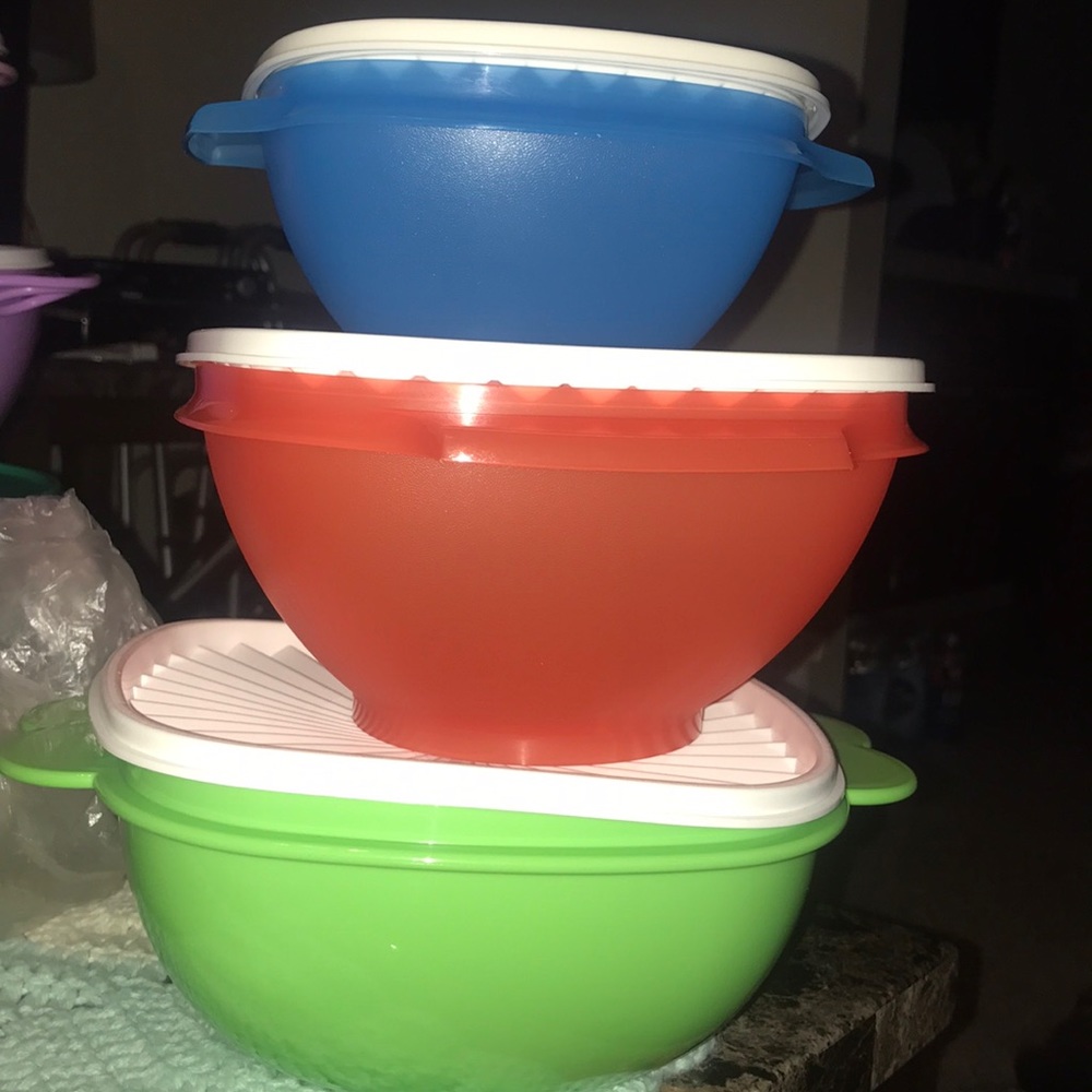 3 Tupperware 💚💙🧡